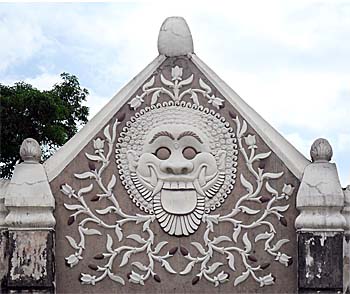 'Daemon Face in Yogyakarta's Water Castle' by Asienreisender